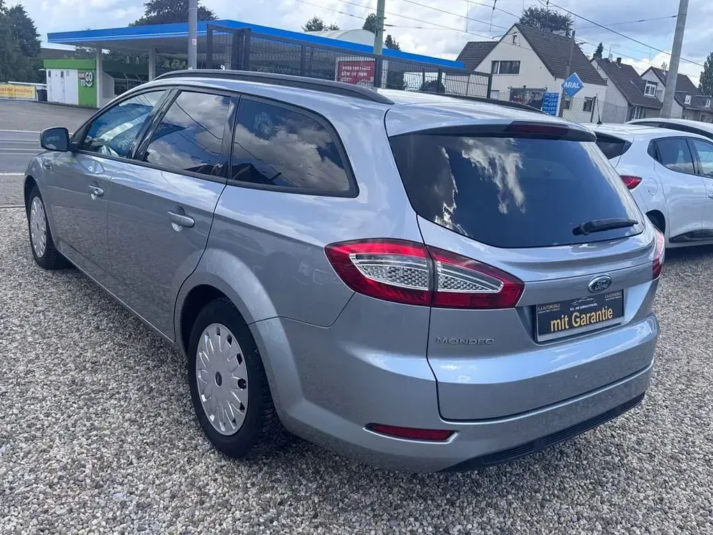 Gebraucht Ford Mondeo Ambiente 116 PS (85 kW) 2014 Silber Limousine