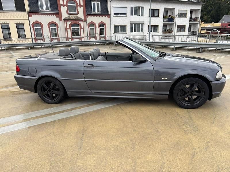 Gebraucht BMW 320 Cabriolet 170 PS (125 kW) 2001 Grau Cabrio