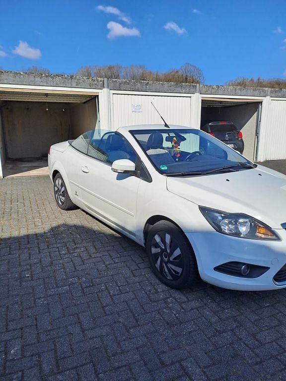 Gebraucht Ford Focus Cabriolet Titanium 145 PS (106 kW) 2010 Weiß Cabrio