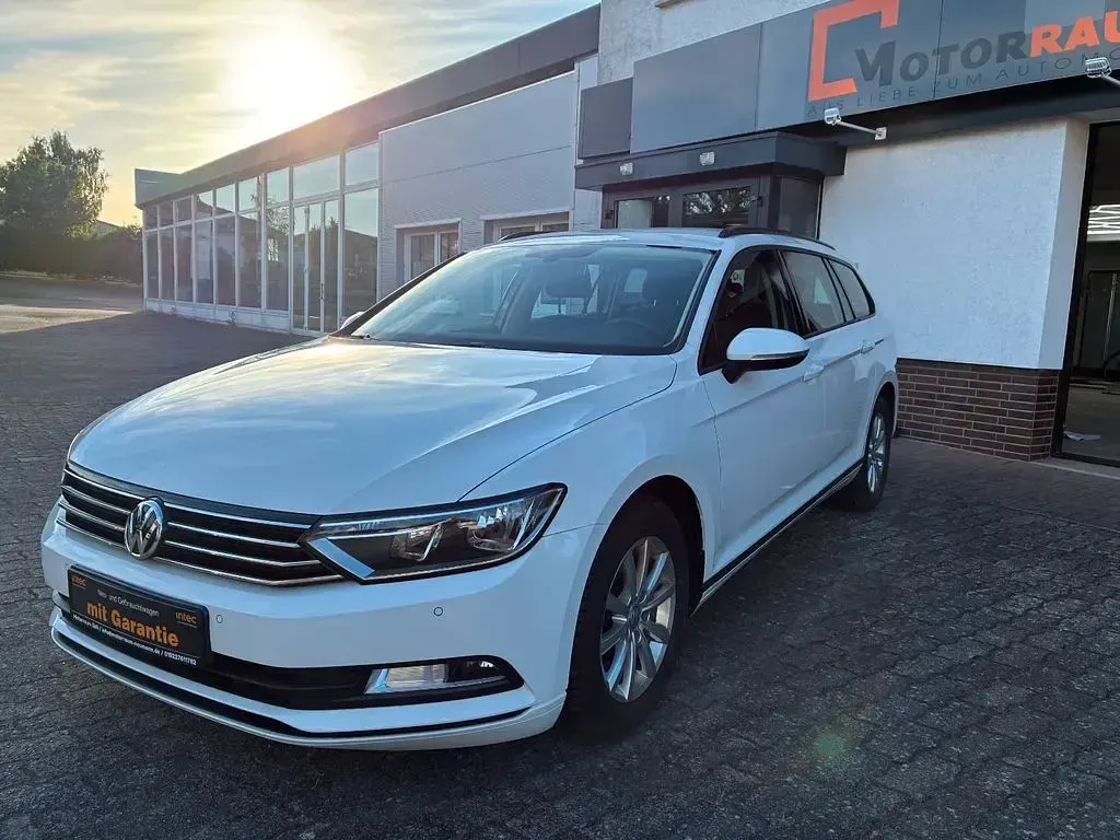 Gebraucht VW Passat R 125 PS (91 kW) 2015 Weiß Kombi