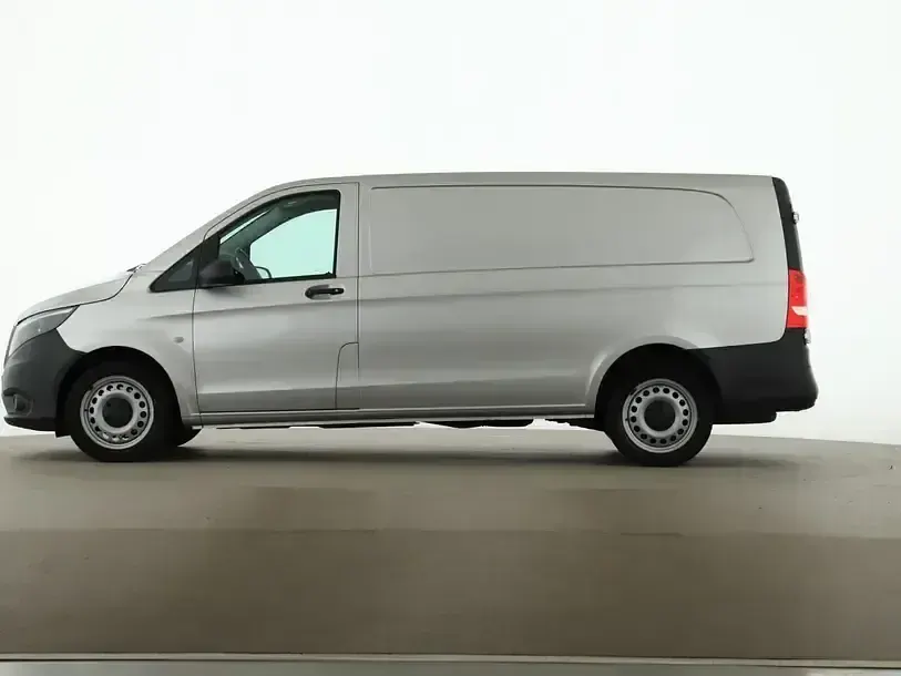 Gebraucht Mercedes Vito 163 PS (119 kW) 2022 Silber Van