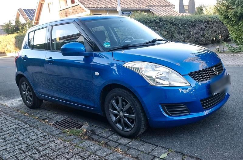 Blau Gebraucht 2011 Suzuki Swift Limousine | 3.900 € (Guter Preis) - Bild 1/4