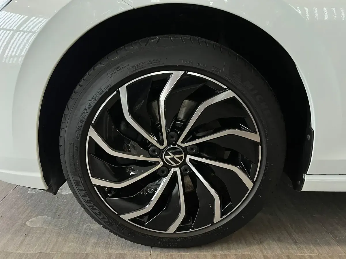 Gebraucht VW Golf VIII 150 PS (110 kW) 2021 Weiß Kombi