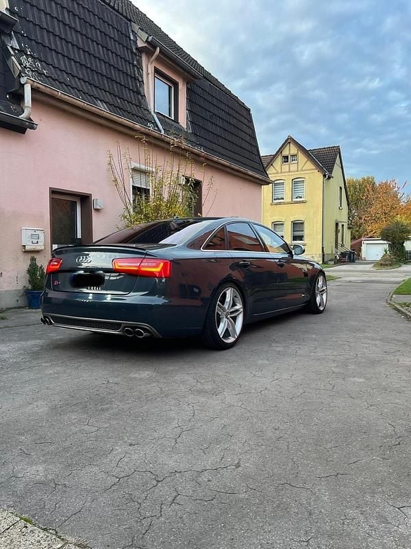 Second-hand Audi S6 435 CP (319 kW) 2011 Berlinǎ
