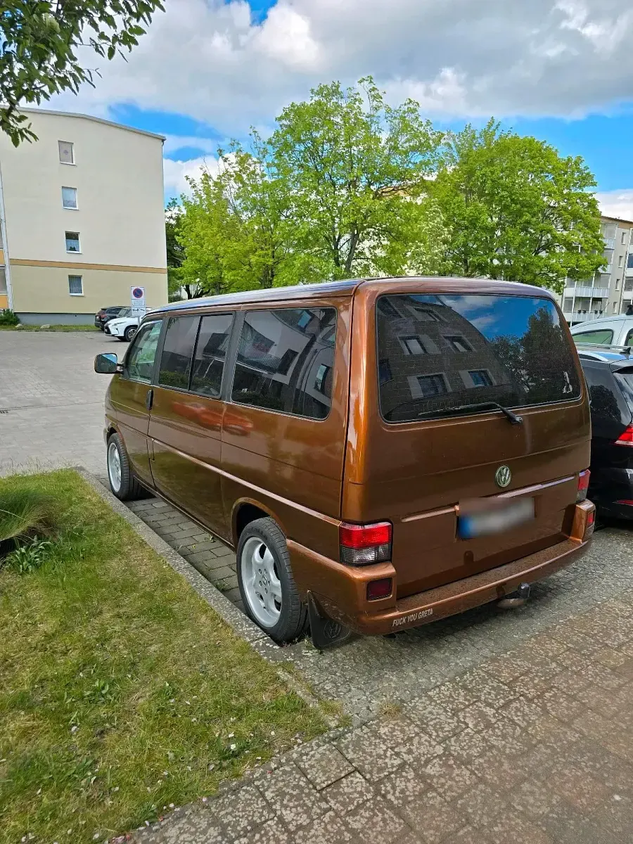 Gebraucht VW T4 102 PS (75 kW) 1998 Braun Van
