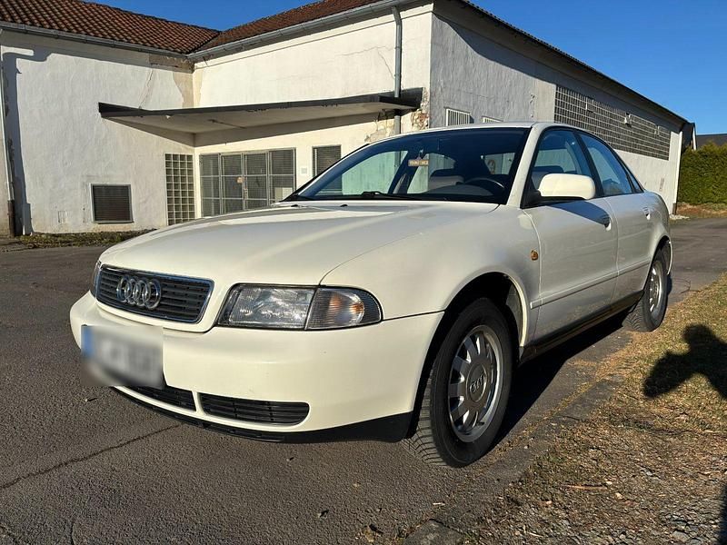 Gebraucht Audi A4 Basis 125 PS (91 kW) 1997 Weiß Limousine