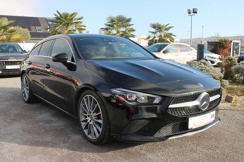 Schwarz Gebraucht 2020 Mercedes CLA180 Shooting Brake Kombi | 23.790 € (Guter Preis) - Bild 1/4