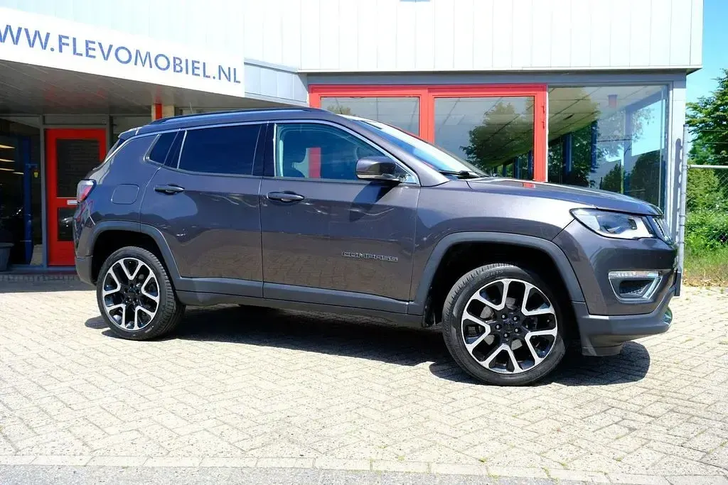 Gebraucht Jeep Compass Limited 170 PS (125 kW) 2017 Grau SUV