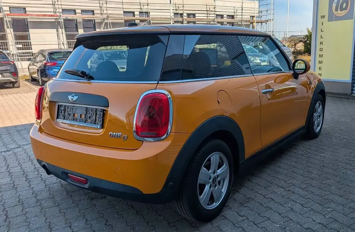 Gebraucht Mini One D 95 PS (69 kW) 2016 Volcanic orange Kleinwagen