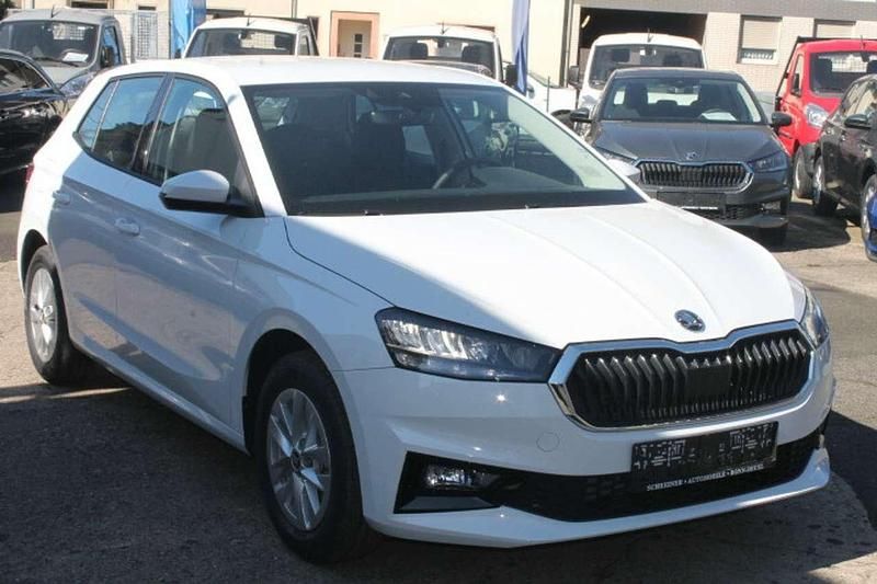 Moon white metallic Neu 2025 Skoda Fabia Kleinwagen | 19.595 € (Fairer Preis) - Bild 1/4