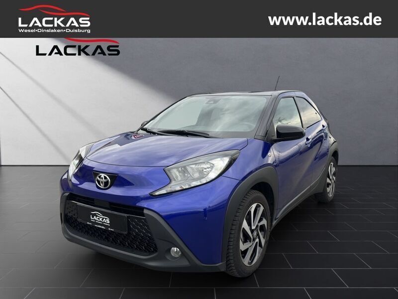 8y8)/ black mica (209) (blau Gebraucht 2023 Toyota Aygo Pulse Kleinwagen | 14.450 € (Guter Preis) - Bild 1/4