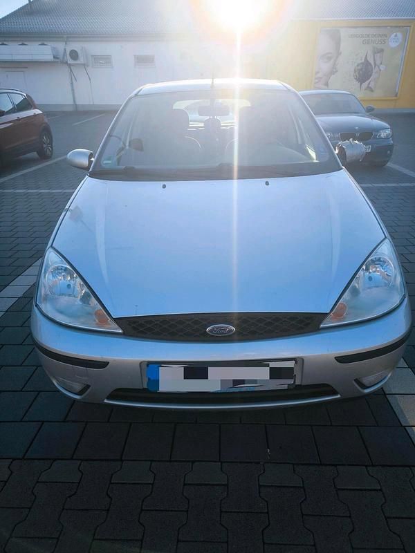 Silber Gebraucht 2004 Ford Focus Limousine | 300 € (Superpreis) - Bild 1/4