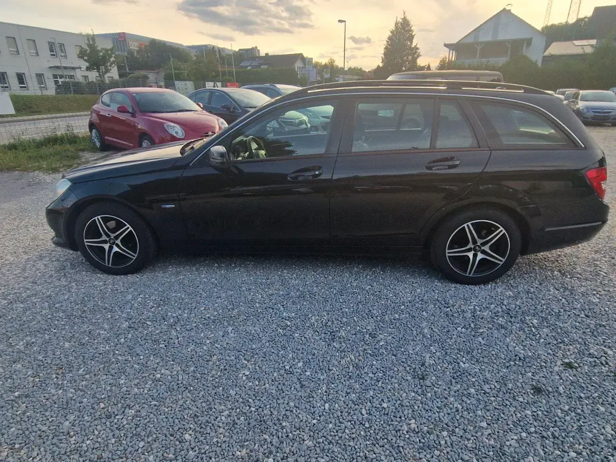 Gebraucht Mercedes C180 120 PS (88 kW) 2012 Schwarz Kombi