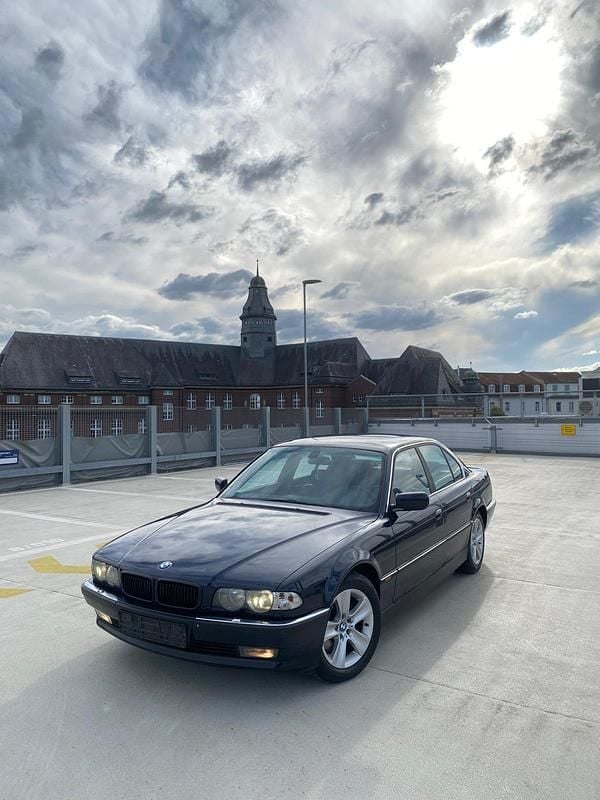 Schwarz Gebraucht 1999 BMW 728 Limousine | 3.950 € (Fairer Preis) - Bild 1/4