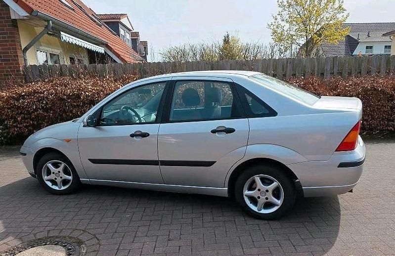 Gebraucht Ford Focus 75 PS (55 kW) 2004 Silber Limousine