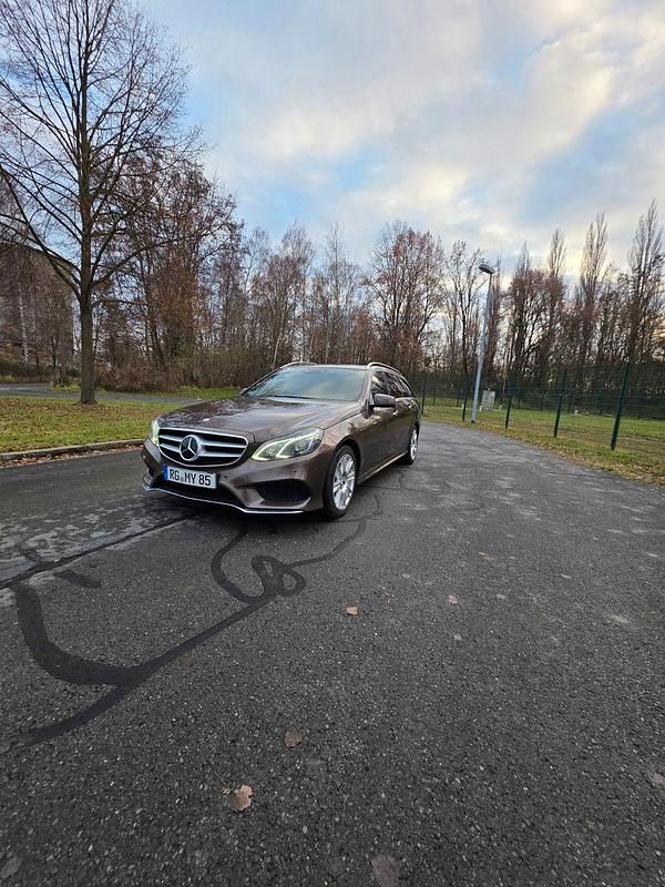 Braun Gebraucht 2014 Mercedes E250 Avantgarde Kombi | 12.100 € (Fairer Preis) - Bild 1/4