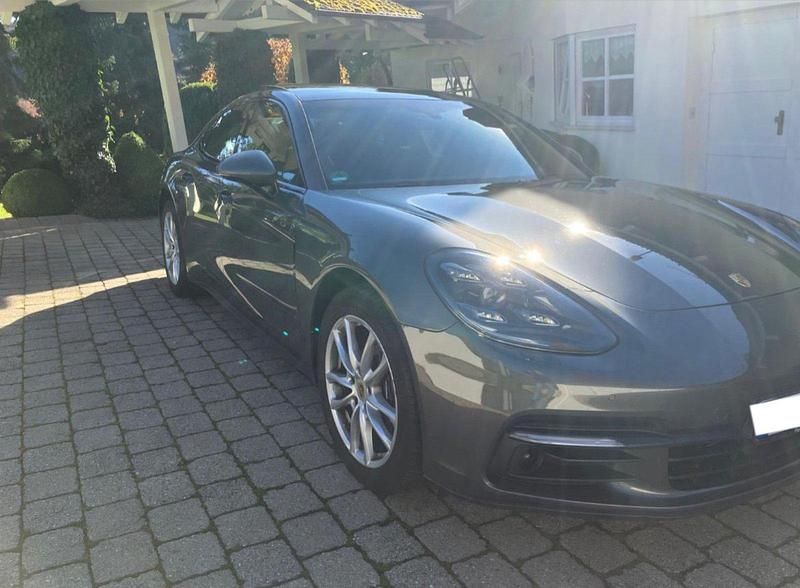 Grau Gebraucht 2017 Porsche Panamera Limousine | 43.900 € - Bild 1/4