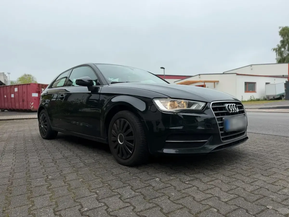 Second-hand Audi A3 S-Line 110 CP (80 kW) 2015 Negru Hatchback