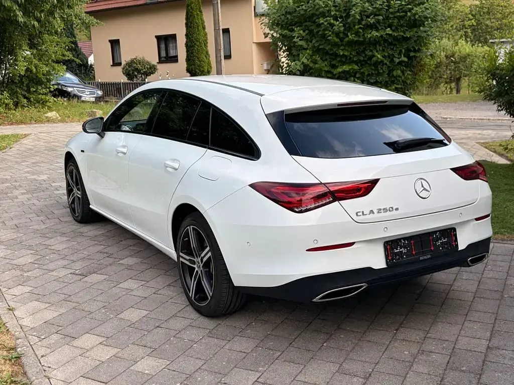 Gebraucht Mercedes CLA250e 218 PS (160 kW) 2021 Weiß Coupé