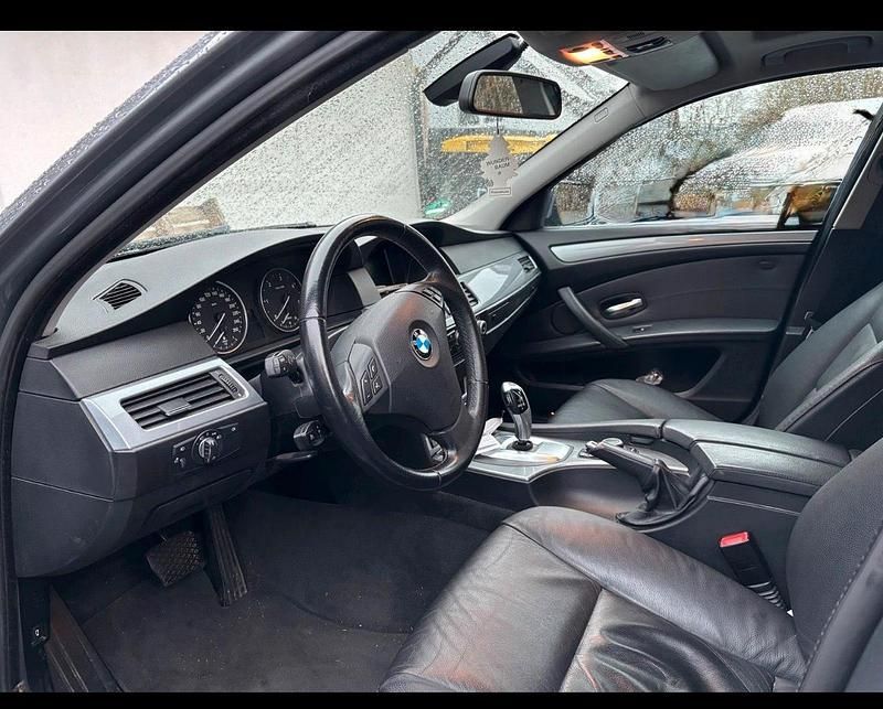 Gebraucht BMW 520 177 PS (130 kW) 2009 Grau Kombi
