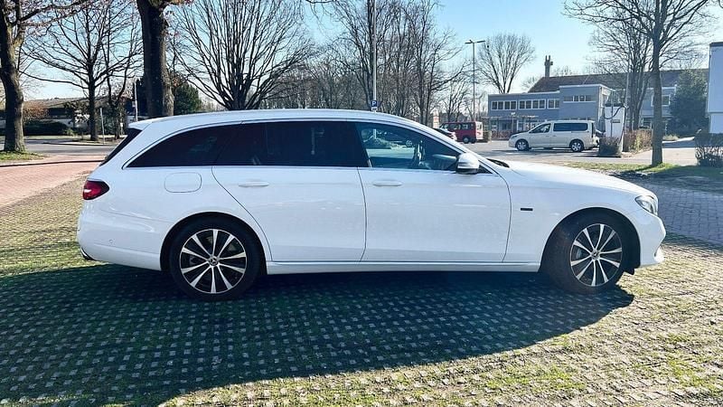 Gebraucht Mercedes E300 306 PS (225 kW) 2019 Weiß Kombi