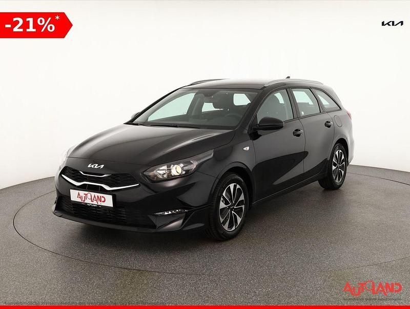 Grün Neu 2025 Kia Ceed Sportswagon Kombi | 24.785 € (Superpreis) - Bild 1/4