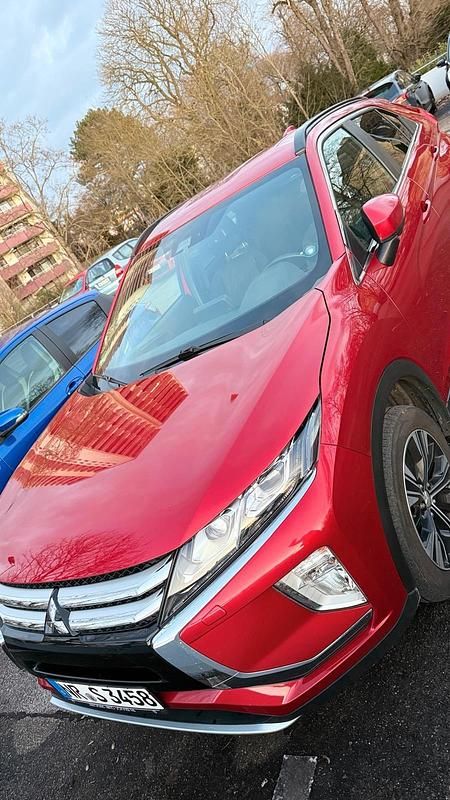 Rot Gebraucht 2020 Mitsubishi Eclipse Cross SUV | 18.200 € - Bild 1/4