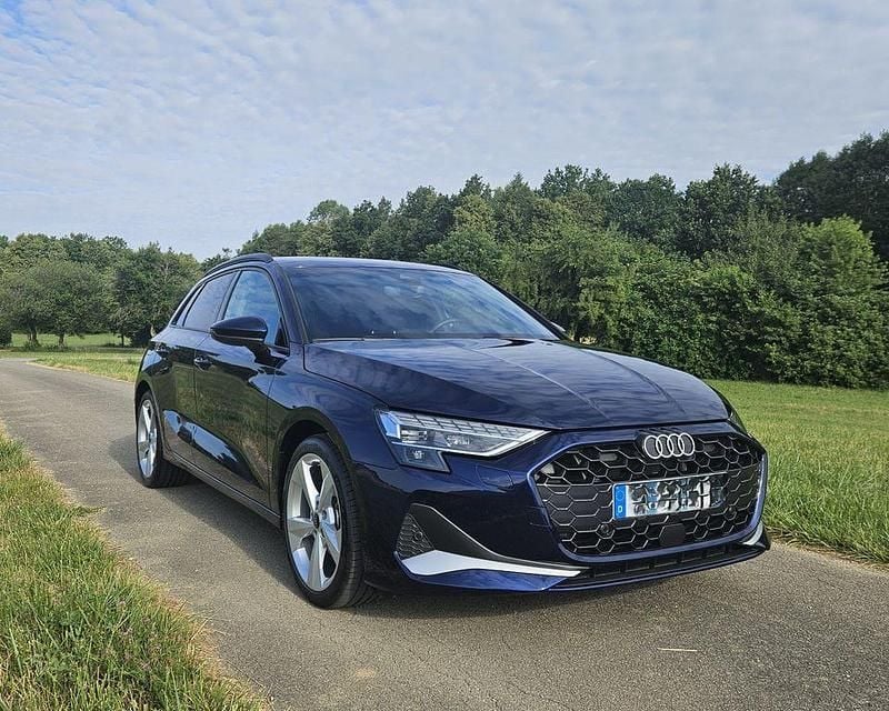 Gebraucht Audi A3 Advanced 150 PS (110 kW) 2024 Blau Limousine