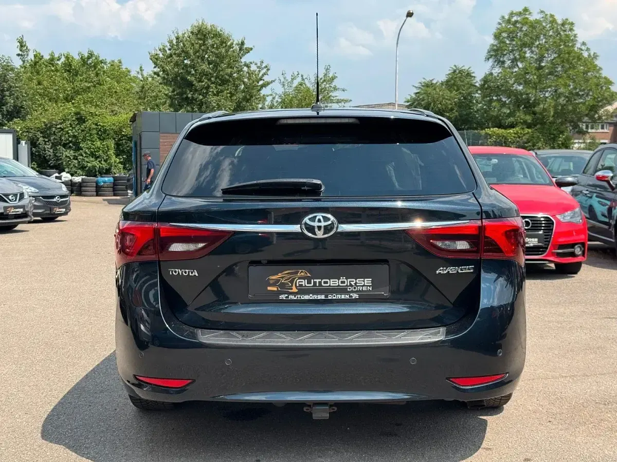 Gebraucht Toyota Avensis Edition 143 PS (105 kW) 2015 Grün Kombi