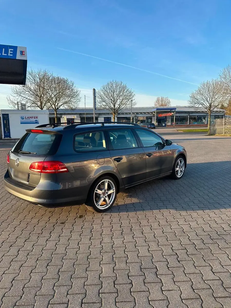 Gebraucht VW Passat 140 PS (102 kW) 2011 Grau Kombi