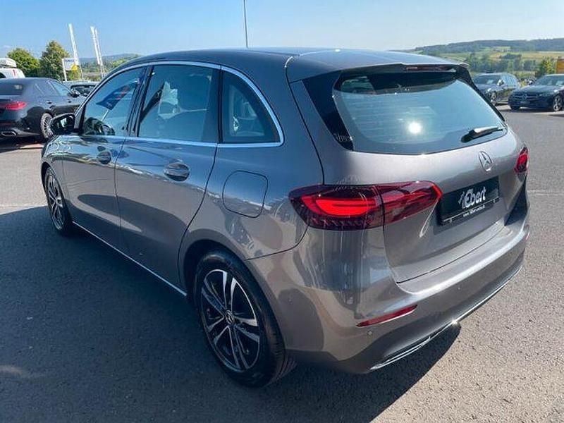 Gebraucht Mercedes B200 Progressive 150 PS (110 kW) 2024 Mountaingrau  metalliclack Van / Kleinbus
