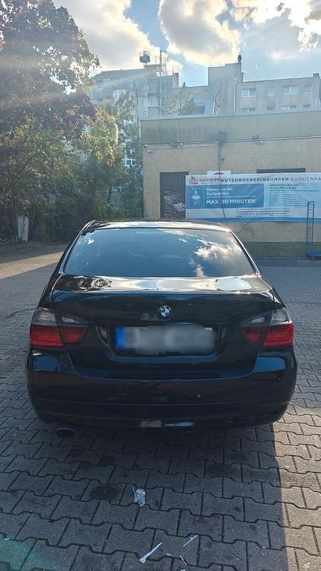 Second-hand BMW 318 143 CP (105 kW) 2008 Negru Berlinǎ
