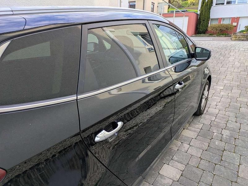 Gebraucht Kia Carens Attract 135 PS (99 kW) 2014 Schwarz Van / Kleinbus
