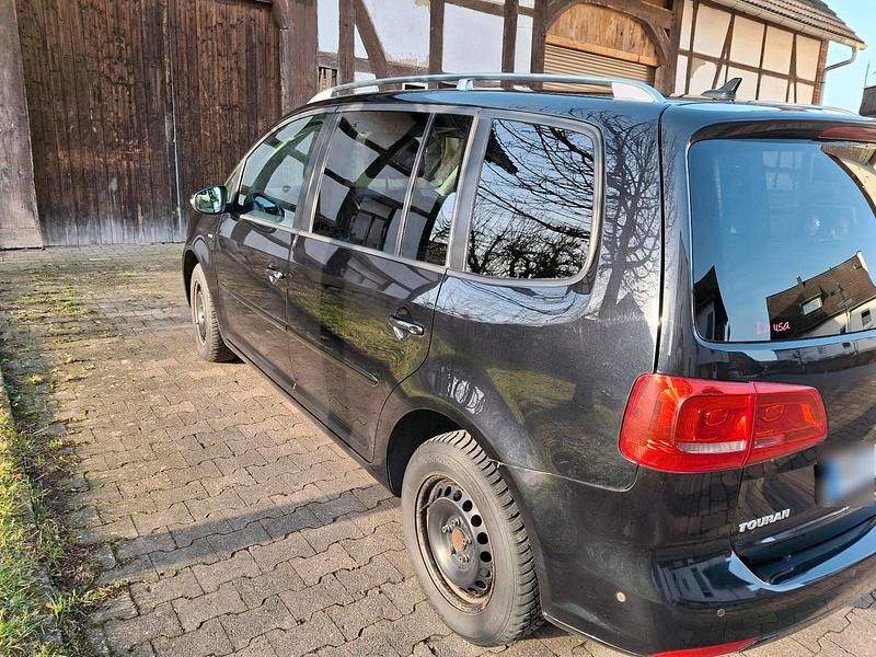 Gebraucht VW Touran Cup 105 PS (77 kW) 2015 Schwarz Van / Kleinbus