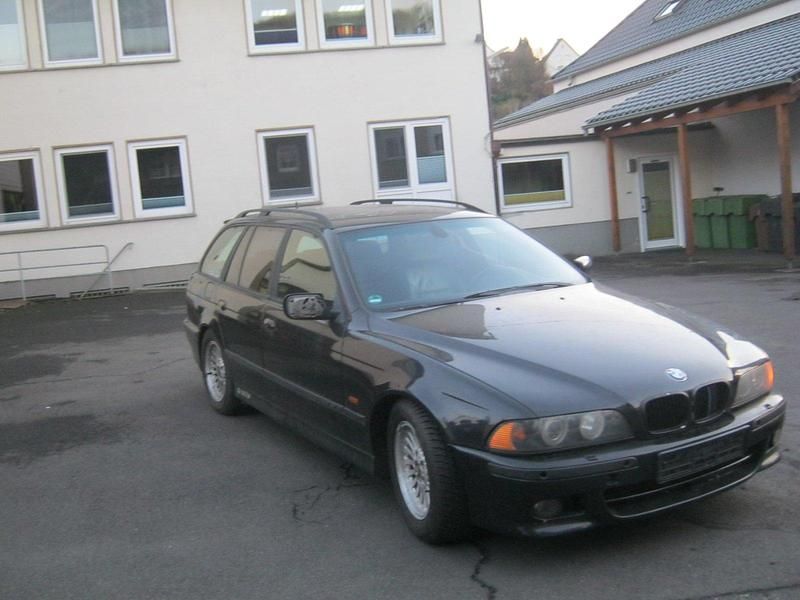 Gebraucht BMW 523 170 PS (125 kW) 2000 Schwarz Kombi