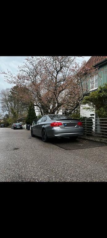 Gebraucht BMW 320 184 PS (135 kW) 2012 Grau Coupé