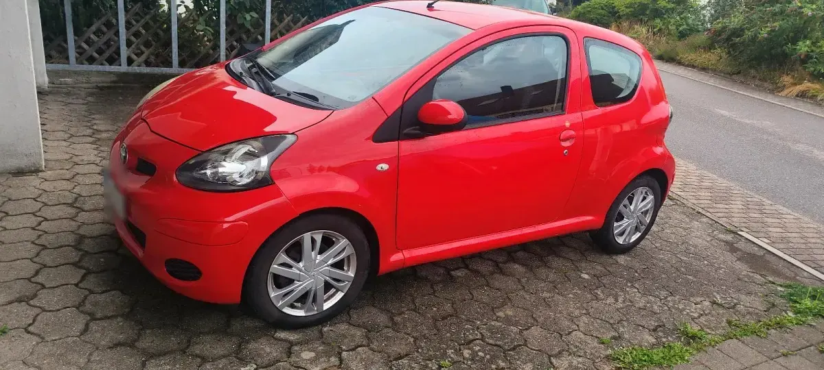 Gebraucht Toyota Aygo 68 PS (50 kW) 2009 Rot Kleinwagen