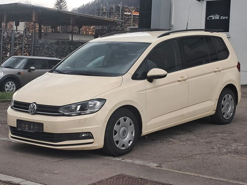 Beige Gebraucht 2017 VW Touran Van / Kleinbus | 4.980 € - Bild 1/4