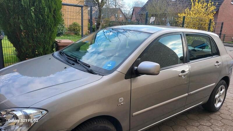 Grau Gebraucht 2003 Toyota Corolla Kleinwagen | 3.500 € (Fairer Preis) - Bild 1/4