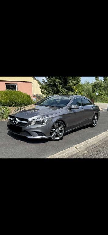 Grau Gebraucht 2014 Mercedes CLA220 Limousine | 14.500 € (Fairer Preis) - Bild 1/4