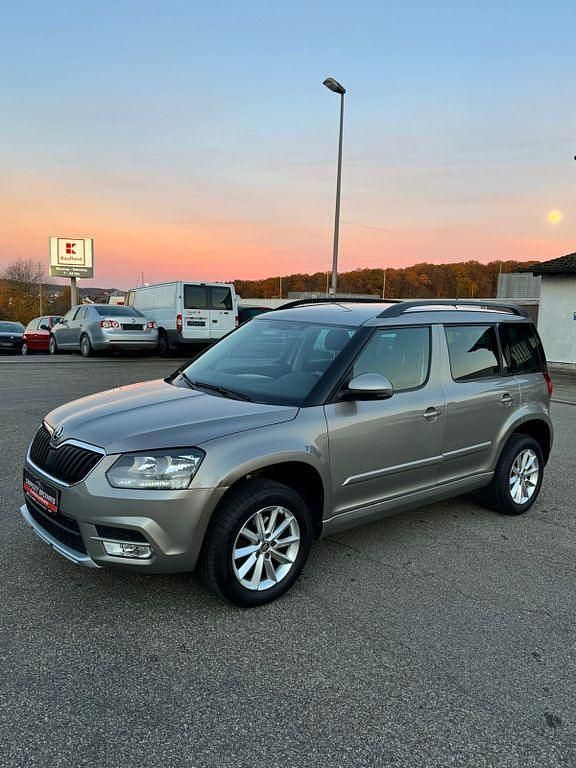 Gebraucht Skoda Yeti Ambition 150 PS (110 kW) 2015 Beige SUV