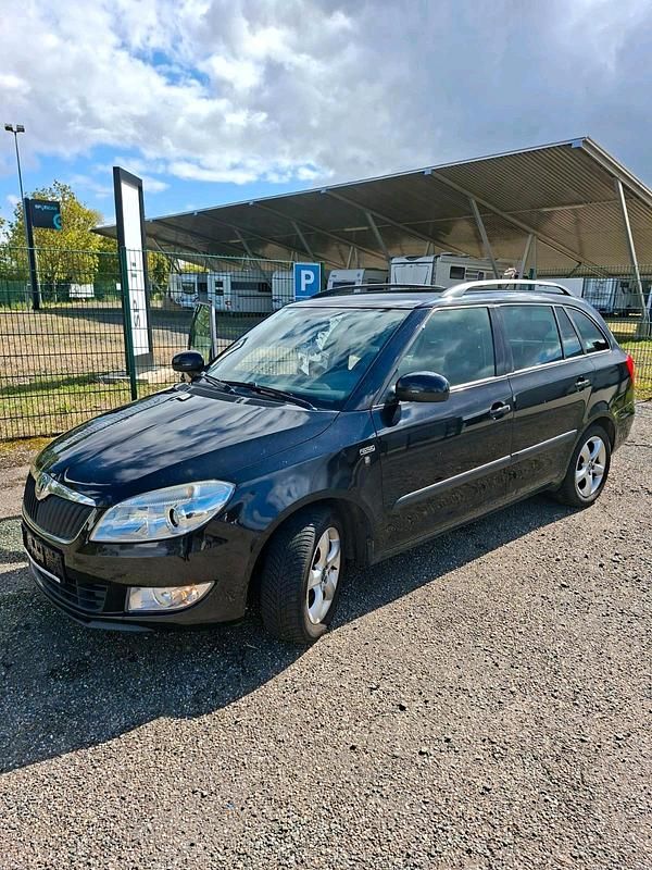 Schwarz Gebraucht 2011 Skoda Fabia Kombi | 2.500 € (Superpreis) - Bild 1/4