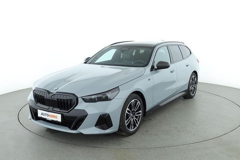 Grau Gebraucht 2024 BMW 520 M Sport Kombi | 53.510 € (Superpreis) - Bild 1/3