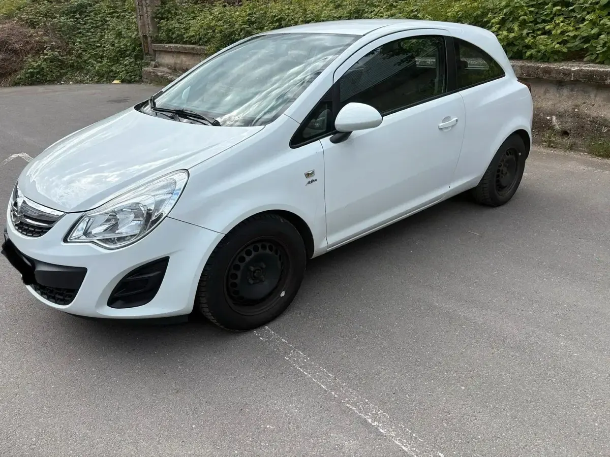 Usado Opel Corsa 87 HP (63 kW) 2013 Branco Citadino