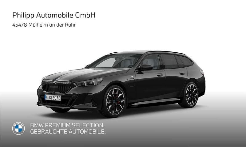 Black sapphire Gebraucht 2024 BMW 550e M Sport Kombi | 78.880 € (Guter Preis) - Bild 1/3