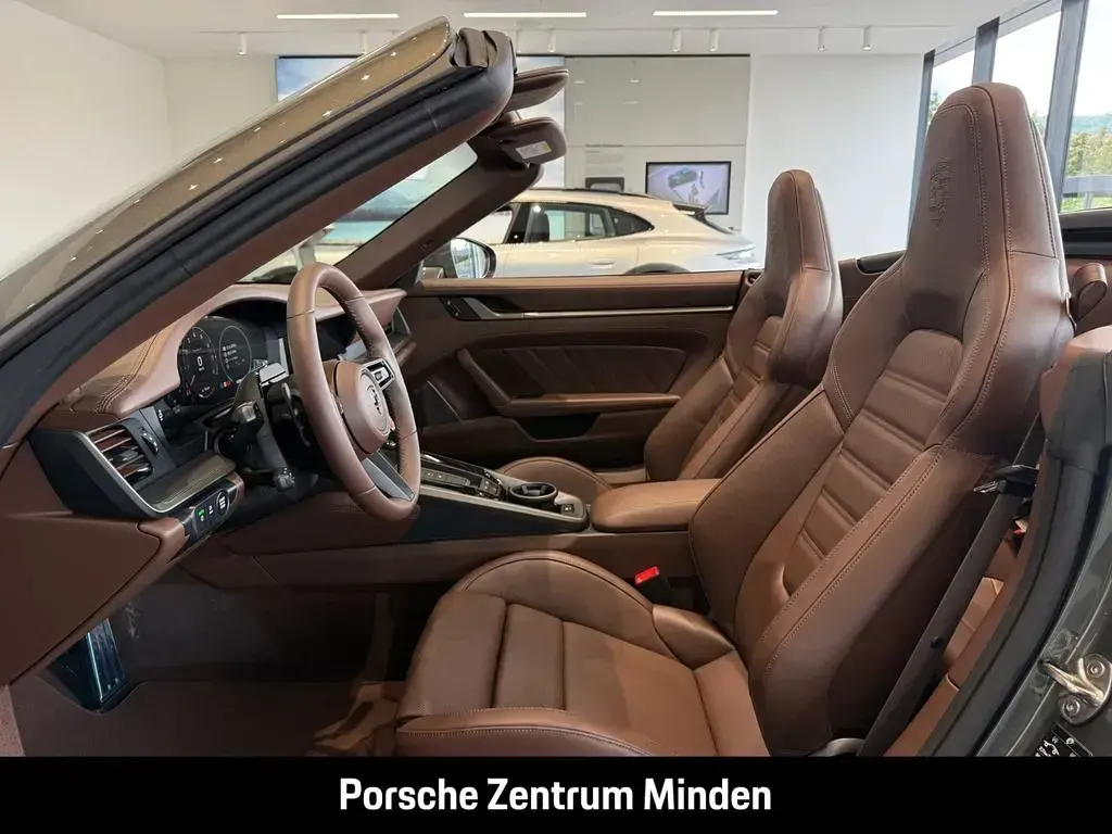 Neu Porsche 992 711 PS (522 kW) 2026 Gruen Cabrio