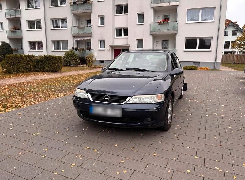 Blau Gebraucht 2001 Opel Vectra Edition Limousine | 1.600 € (Guter Preis) - Bild 1/4