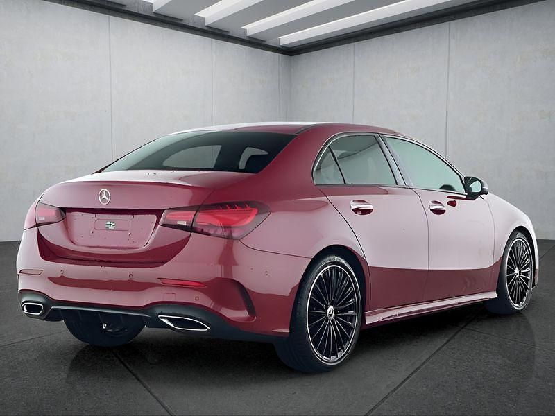 Gebraucht Mercedes A250 224 PS (164 kW) 2024 Rot Limousine
