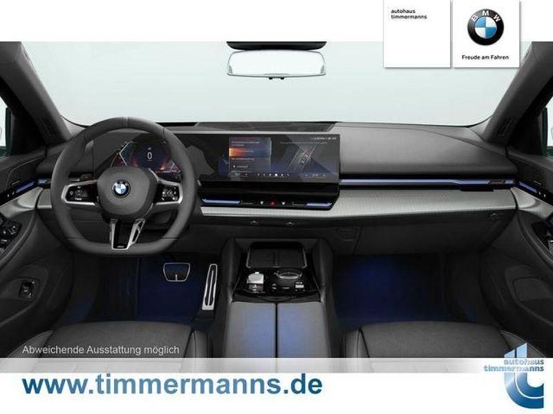 Gebraucht BMW 520 197 PS (144 kW) 2025 Mineralweiß (metallic) Kombi