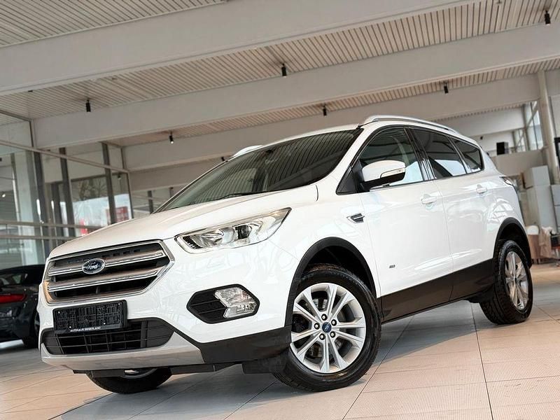 Gebraucht Ford Kuga Titanium 150 PS (110 kW) 2017 Weiß SUV